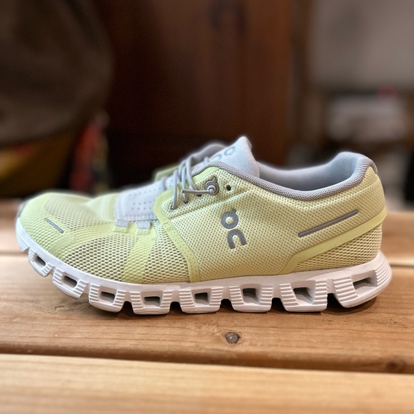 ON CLOUD 5 Running Shoes Hay Frost Women Sneakers 8 - Picture 5 of 16